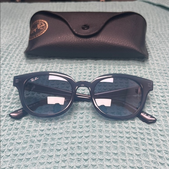 Ray-Ban Navy Blue Round Sunglasses - Picture 1 of 6
